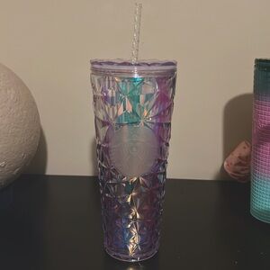 Starbucks Christmas Holiday 2023
White Clear Diamond Prism Crustal
Venti Tumbler